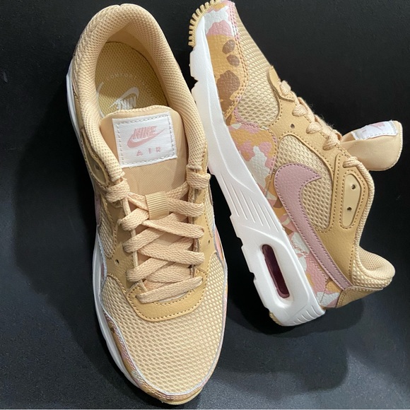 New Nike Air Max Sneakers - Picture 4 of 6